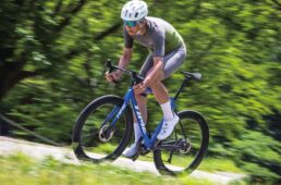 アルプデュエズディスクに乗る吉本さん