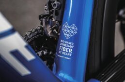 ダイニーマを編み込んでいる証