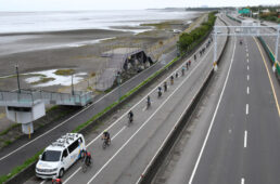 台湾の西沿岸部を快走する日本騎士團