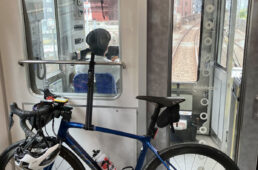 ベルトで自転車を固定