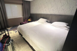 兄弟大飯店の一室