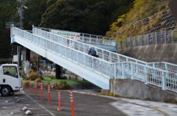 歩道橋を押し歩き