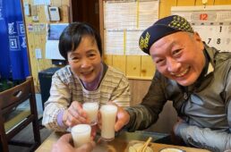 小料理屋の女将と乾杯