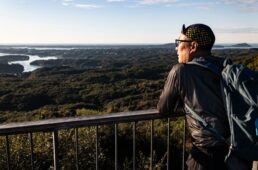 英虞湾に見惚れるシシャチョー