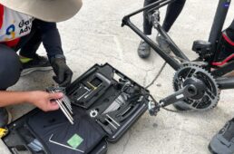 リヤエンド曲がりを修理