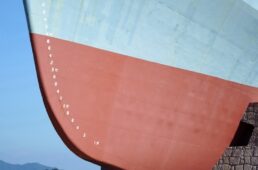 捕鯨船を持ち上げる風