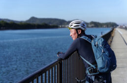 海を見つめるシシャチョー