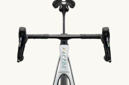 オストロVAMのヘッドチューブ