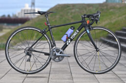 佐野さんが乗るヨネックス・カーボネックス