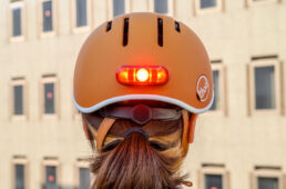 テールランプ装着可能な自転車ヘルメット