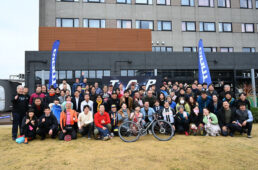 デュムランを中心に参加者全員で記念撮影