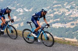 キャニオン　アルティメットCF SL 8 AXS Movistar