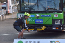 自転車積載の実演