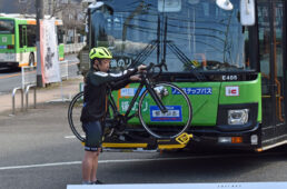 自転車積載の実演