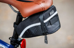 クロスバイクをサイクリング仕様にカスタム〜サドルバッグ