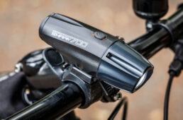 クロスバイクをサイクリング仕様にカスタム〜明るいライト