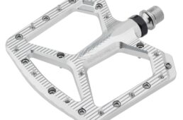 ウルフトゥース「Ripsaw Aluminum Pedals」