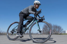 ボウケンプラスチューブレスレディに乗る