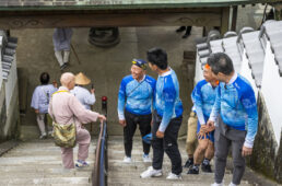 お遍路さんとすれ違う