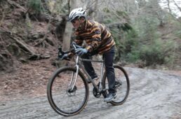 山と旅の自転車プラスに乗る田村さん