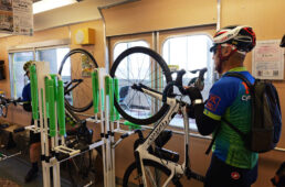 自転車を縦向きにする