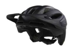 オークリー　カスタムアイウェア購入でヘルメットプレゼントキャンペーン