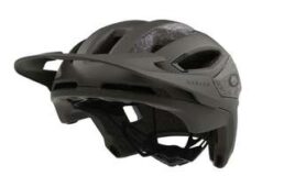 オークリー　カスタムアイウェア購入でヘルメットプレゼントキャンペーン