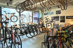 中島サイクルの内観