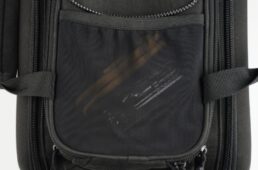 バッグ上部のメッシュポケット