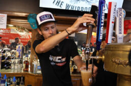 グラベルビールをサーブ