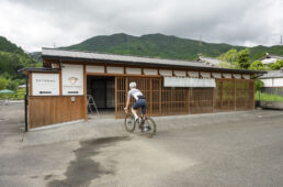 月の離なれの門構え