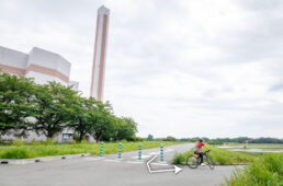 環境センター前を左折