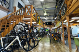 バイシクルパークO2 日立本店の内観