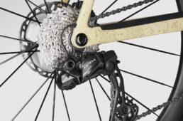 キャニオン・グレイル　新型スラムRED XPLR AXS