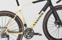 キャニオン・グレイル　新型スラムRED XPLR AXS