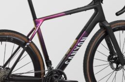 キャニオン・グレイル　新型スラムRED XPLR AXS