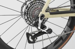 キャニオン・グレイル　新型スラムRED XPLR AXS