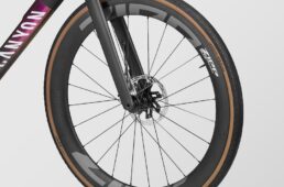 キャニオン・グレイル　新型スラムRED XPLR AXS