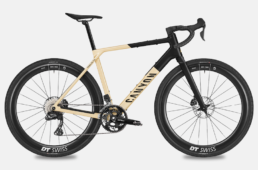 キャニオン・グレイル　新型スラムRED XPLR AXS