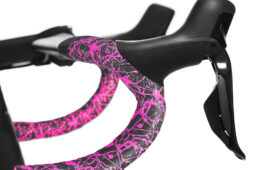 ネオンピンク＋ピンクプラグ