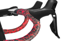 ネオンレッド＋レッドプラグ