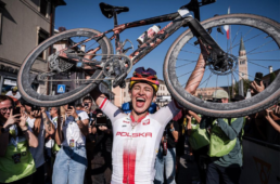 キャニオン・グレイル　新型スラムRED XPLR AXS