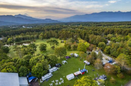 スタート/フィニッシュ会場の「清里の森」