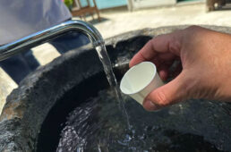 湧き出る天然水