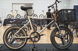 AMP F1×カルマックスタジマ