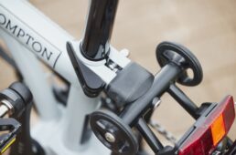 後部のエラストマー