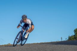 高速ダウンヒルでも安定感があるハンドリング