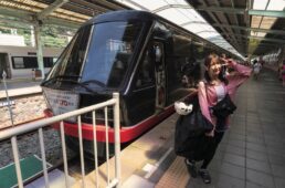 伊豆急下田駅に着いたリゾート21と東城さんとブロンプトン