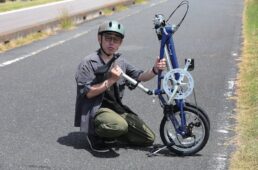 サドルの高さを変えることなくたたむことができる