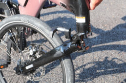 フロントフォークのロック機構